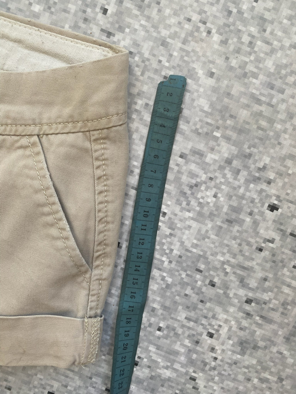 A&F Low Waisted Beige shorts