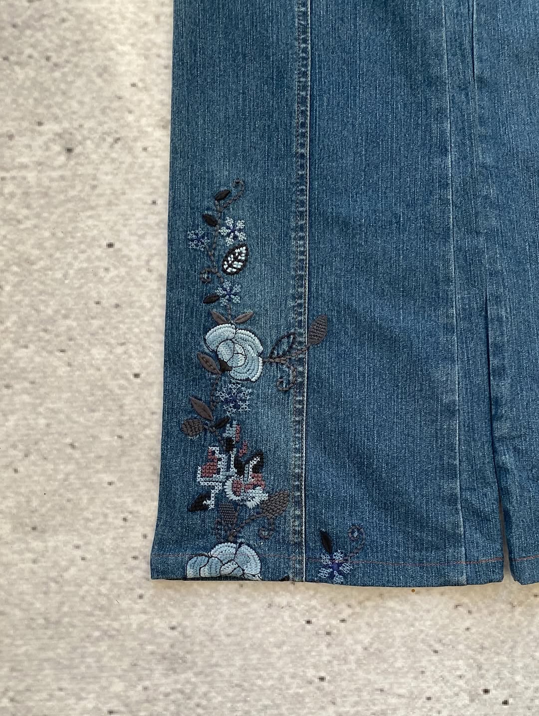 High Waist Y2k Embroidered Jeans For The Girlies With Thin W — image 2