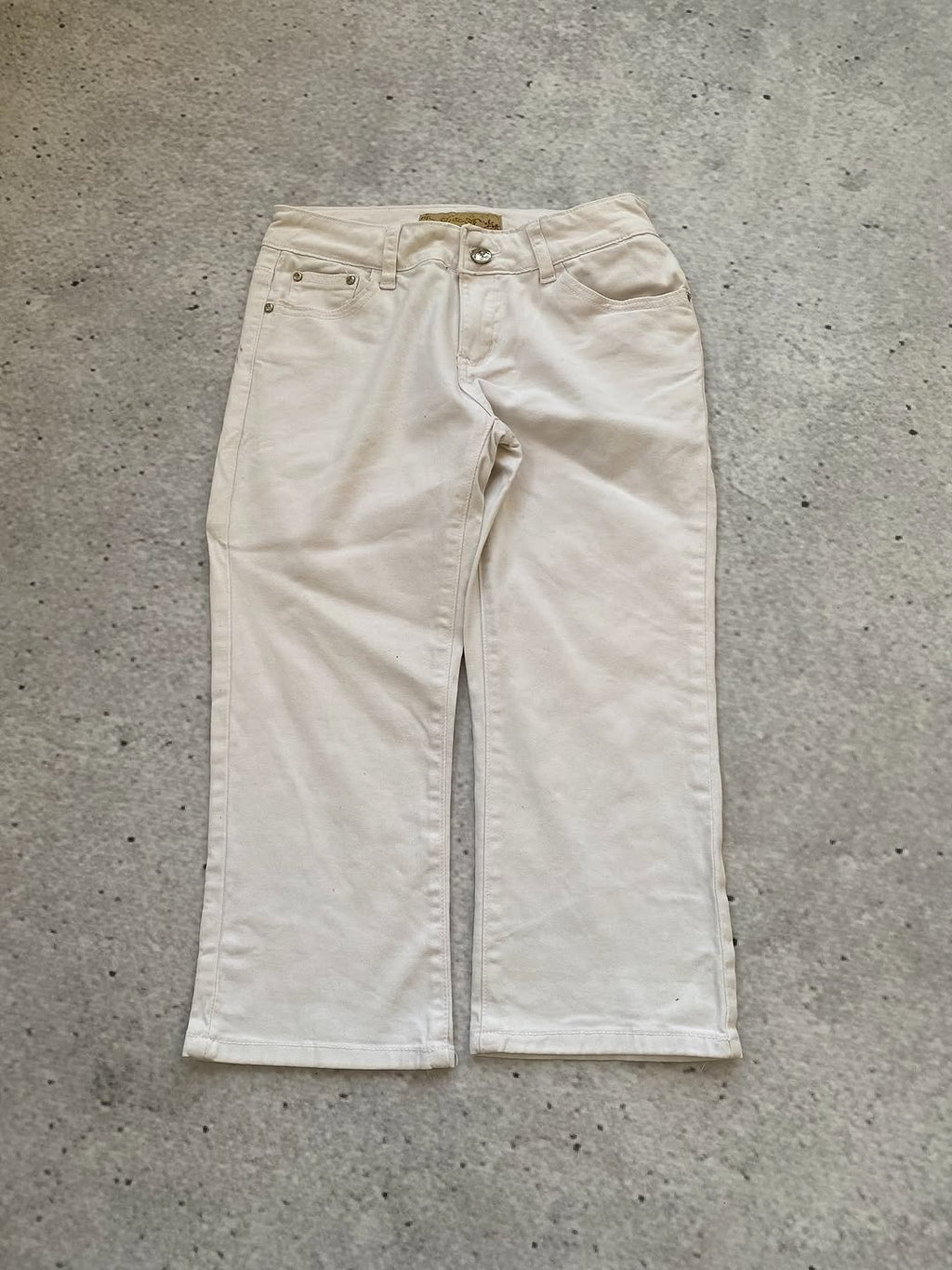 Insane Y2k White Capris  ⚡️ — image 3