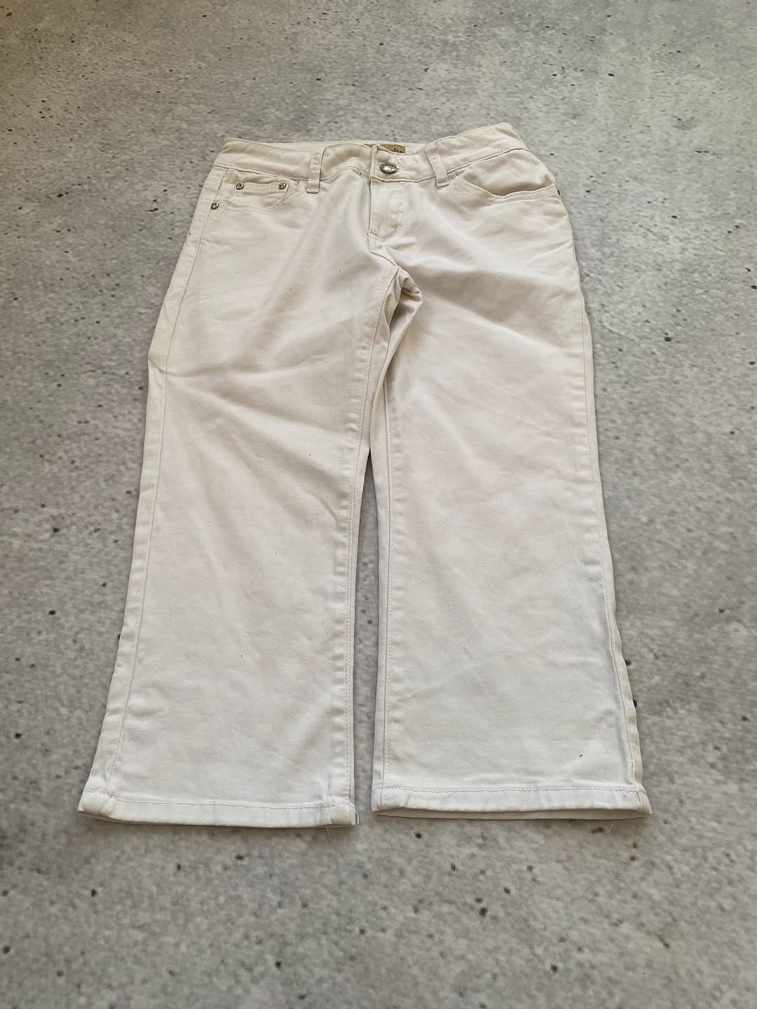 Insane Y2k White Capris  ⚡️ — image 2