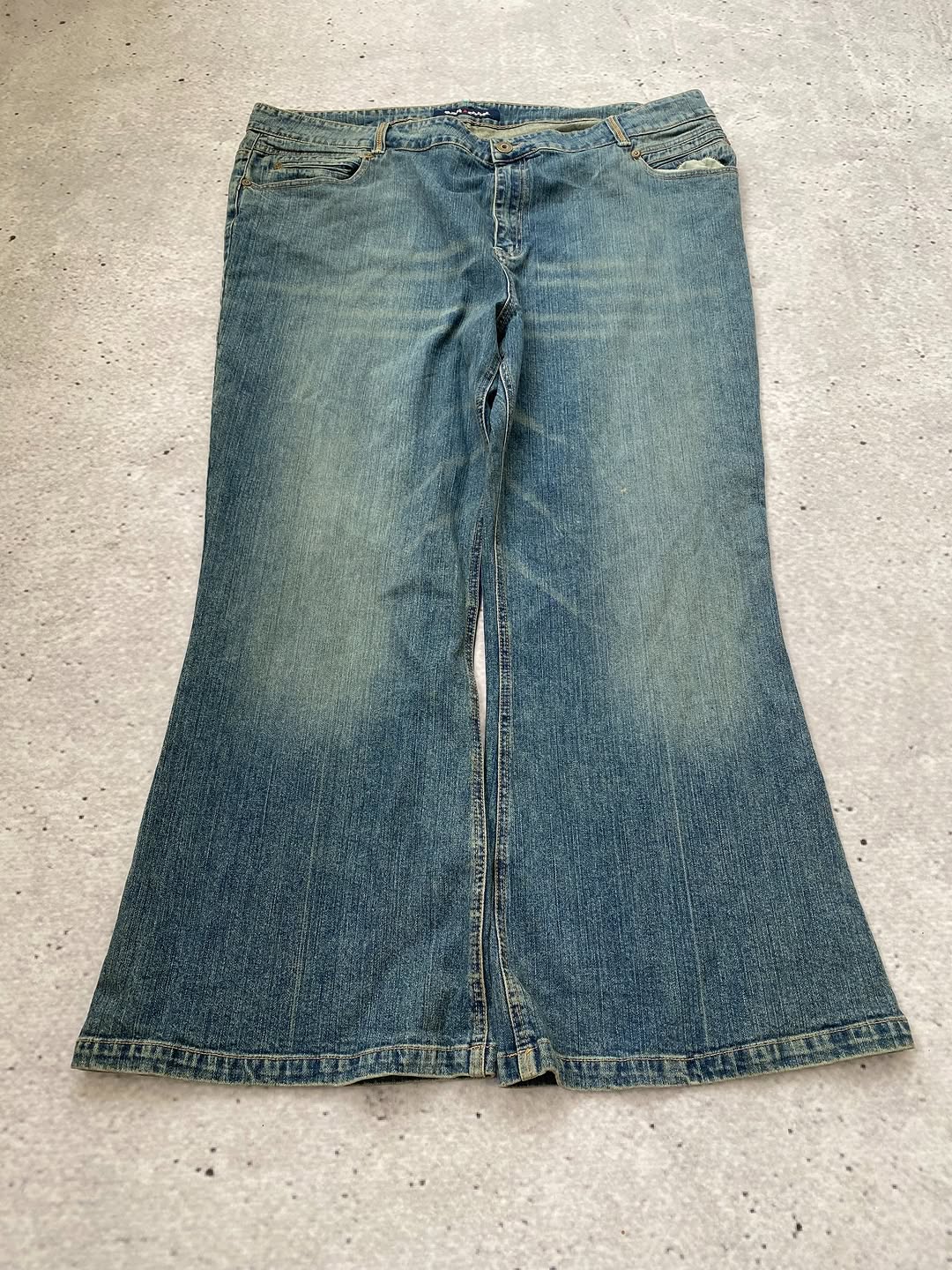 Plus-Size Y2k Bootcut Jeans for 38$ ⚡️
