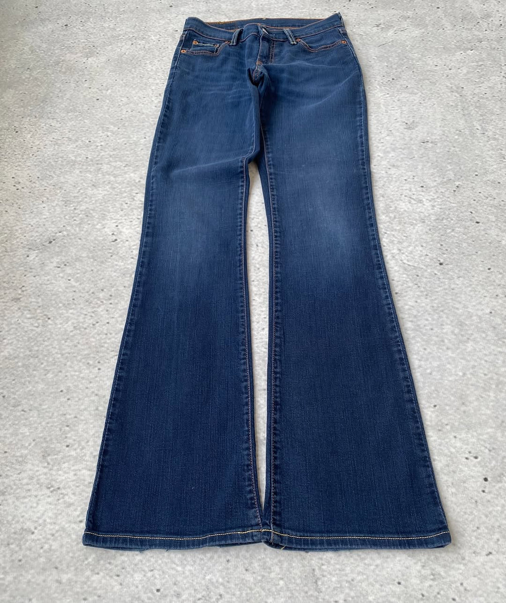 Levi’s 2000’s Low-Waisted Bootcut Jeans for 32$ ⚡️
