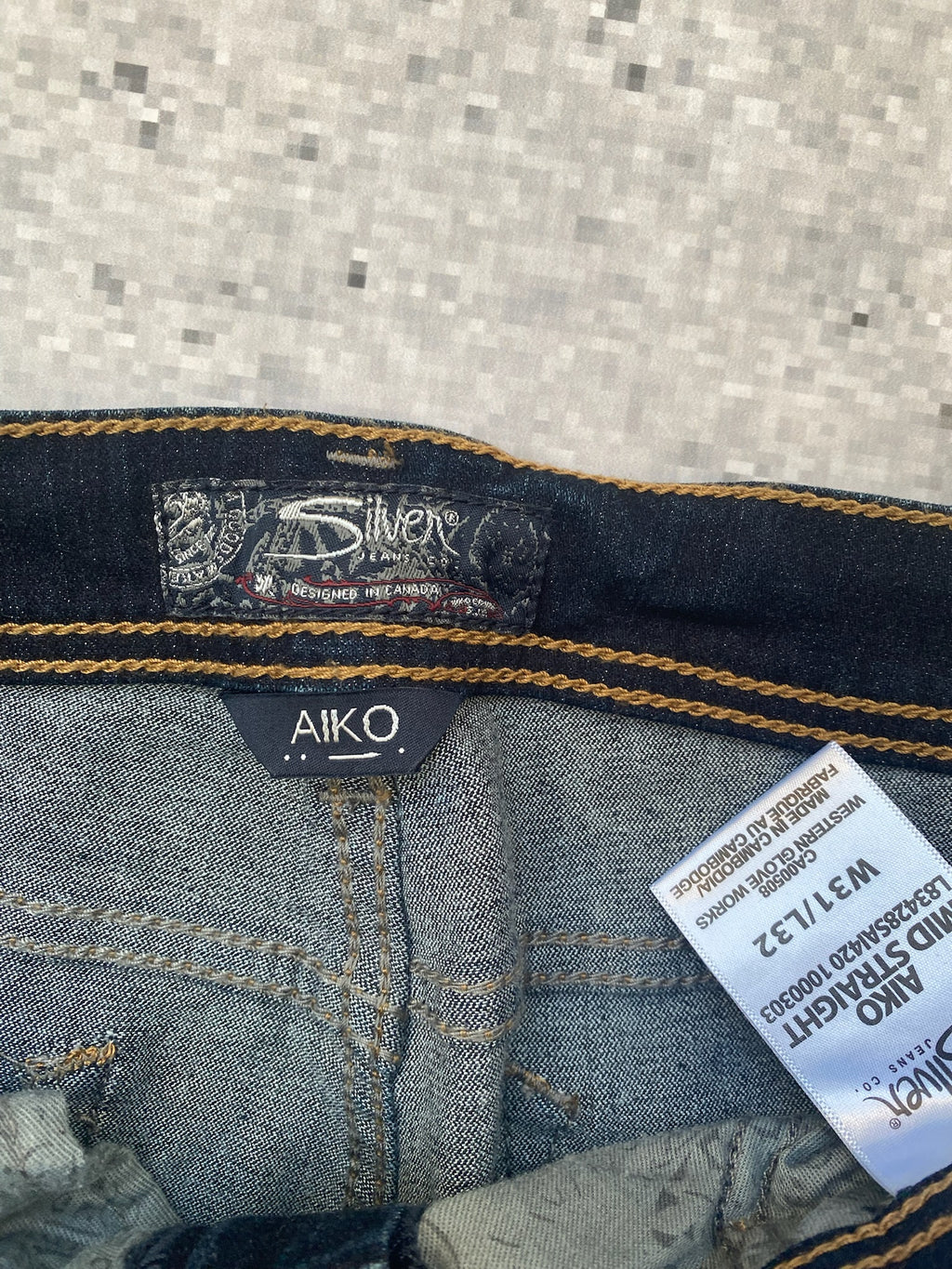 Silver Jeans  Aiko Low Waisted Straight Leg
