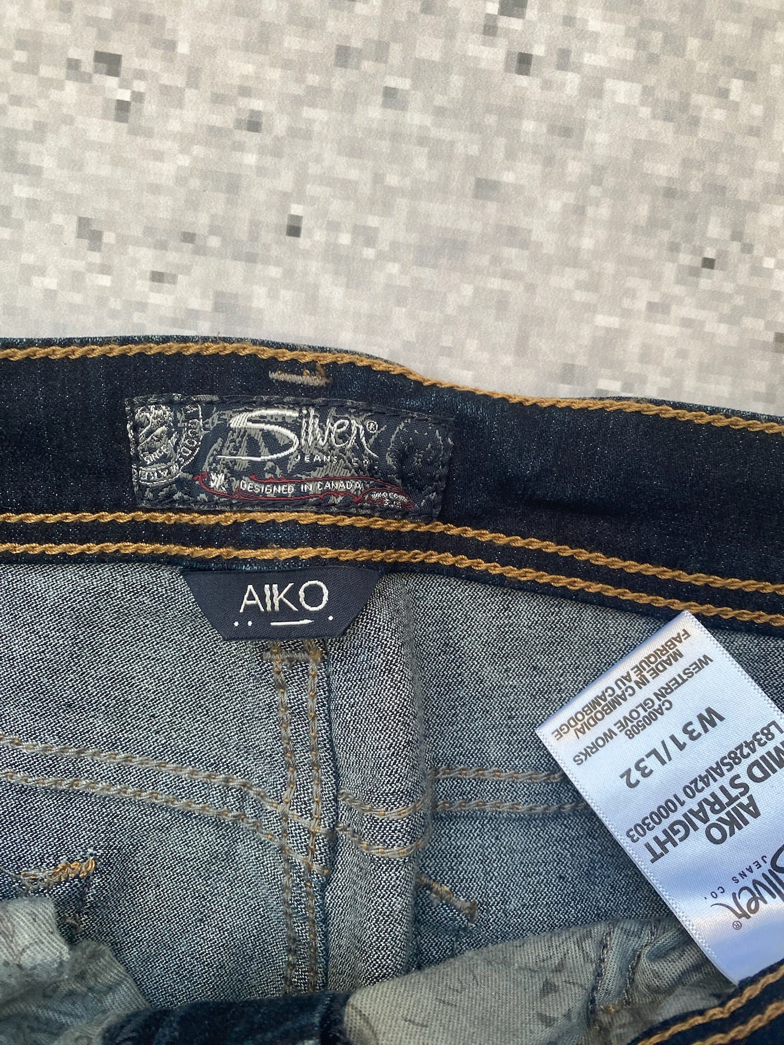 Silver Jeans  Aiko Low Waisted Straight Leg