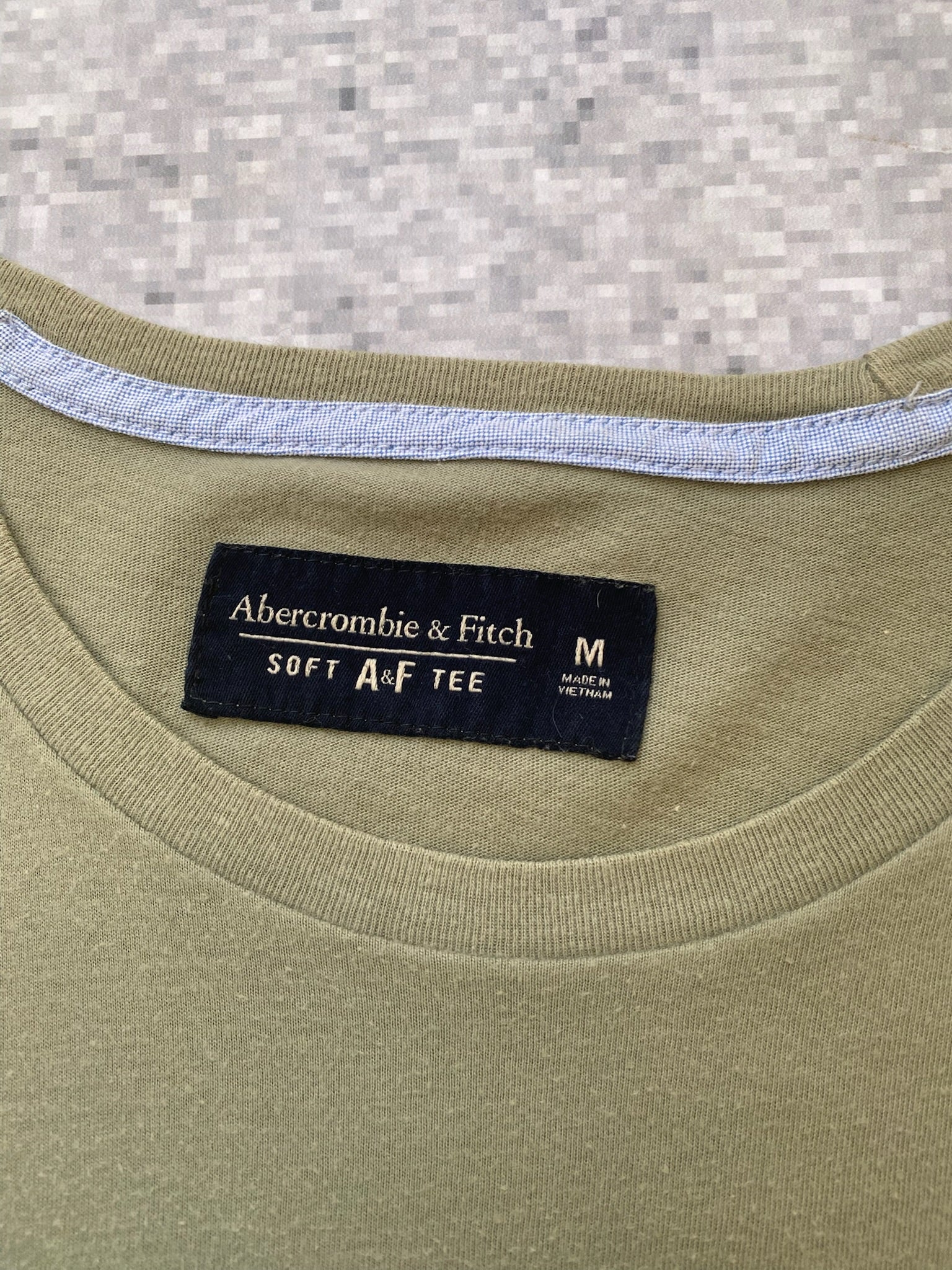 soft A&F basic military green men tee