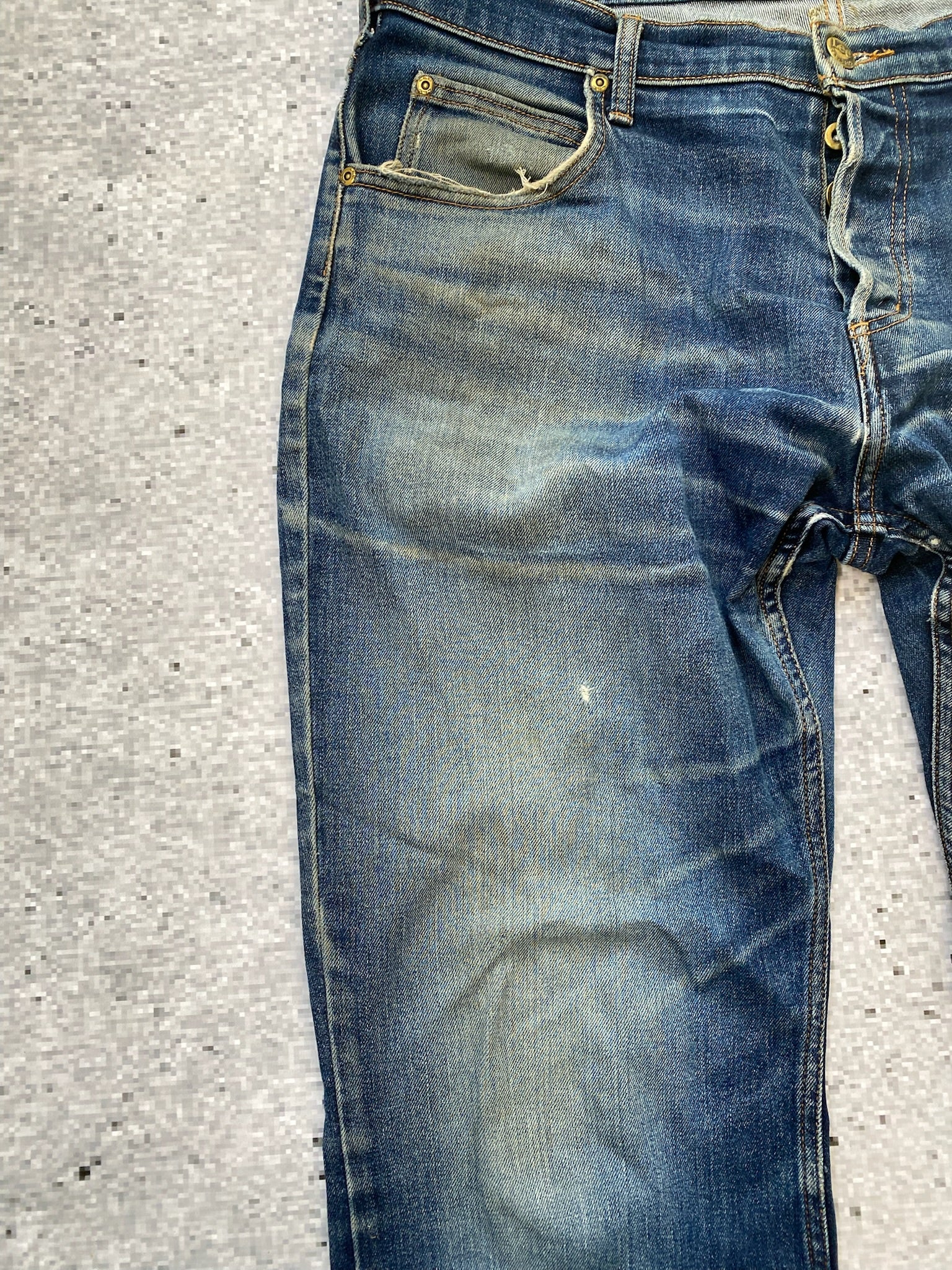 2000s Lee DENVER distressed stretchy bootcut jeans