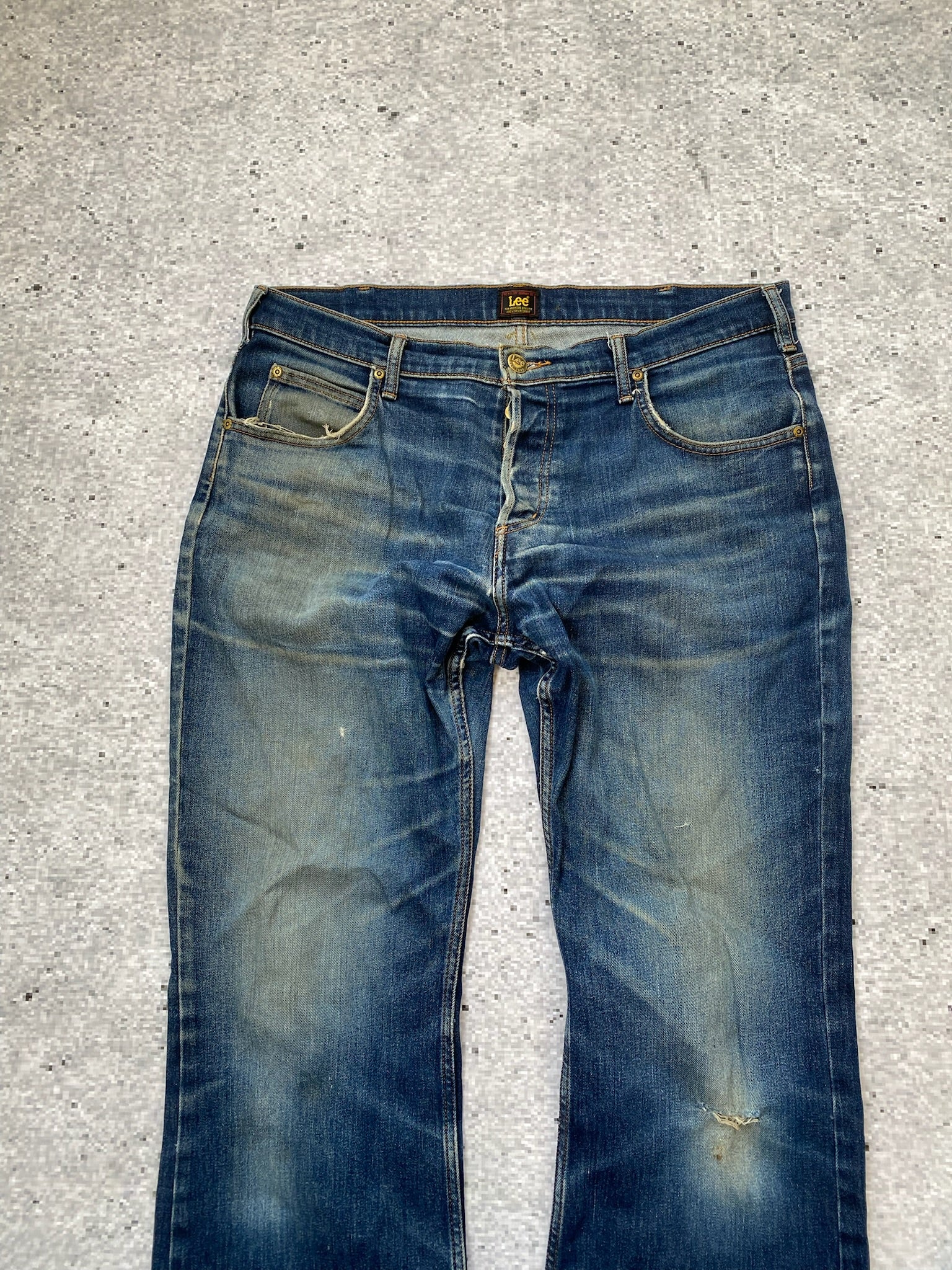 2000s Lee DENVER distressed stretchy bootcut jeans