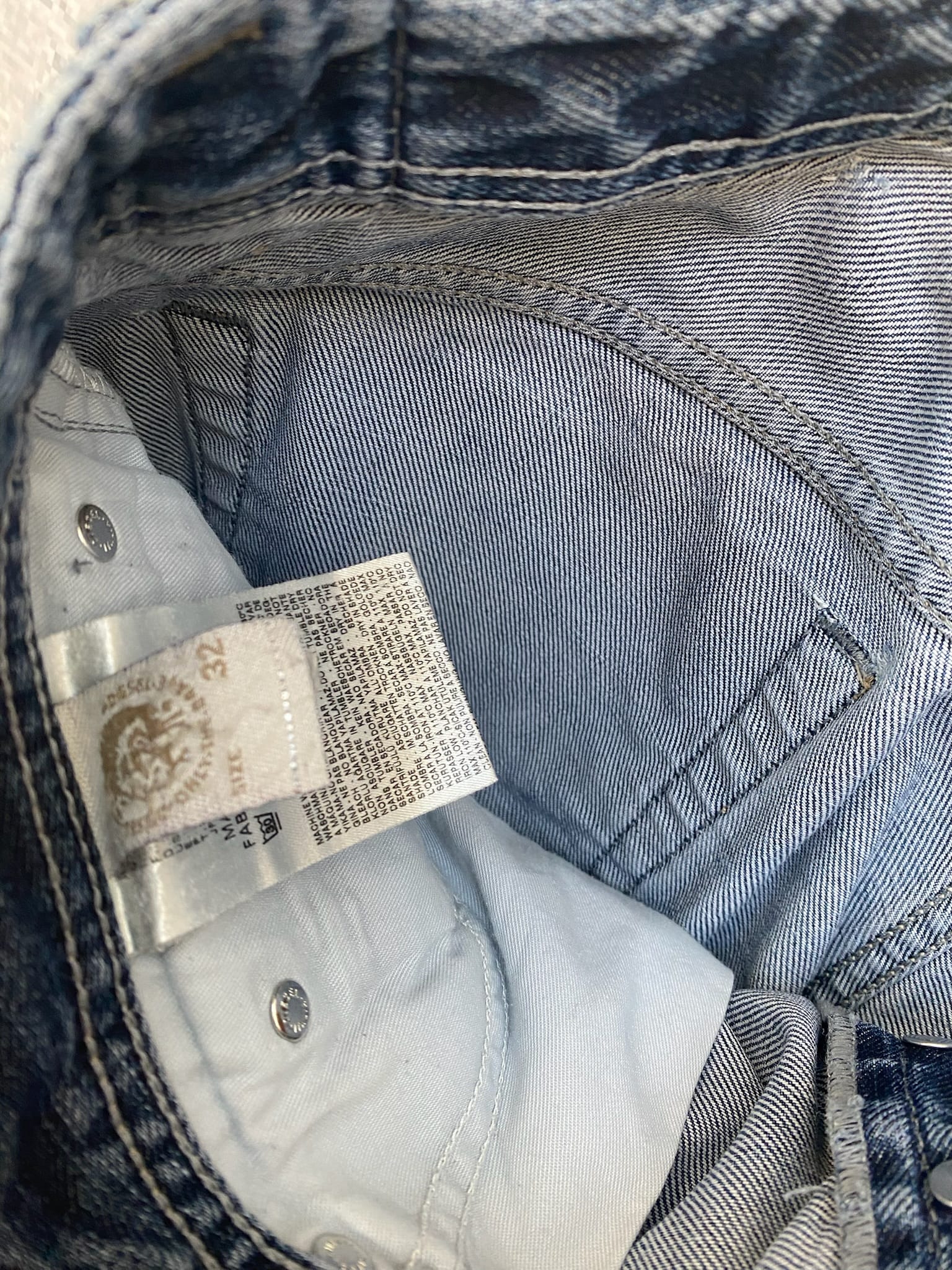 Diesel "Viker-R-Box" Jeans