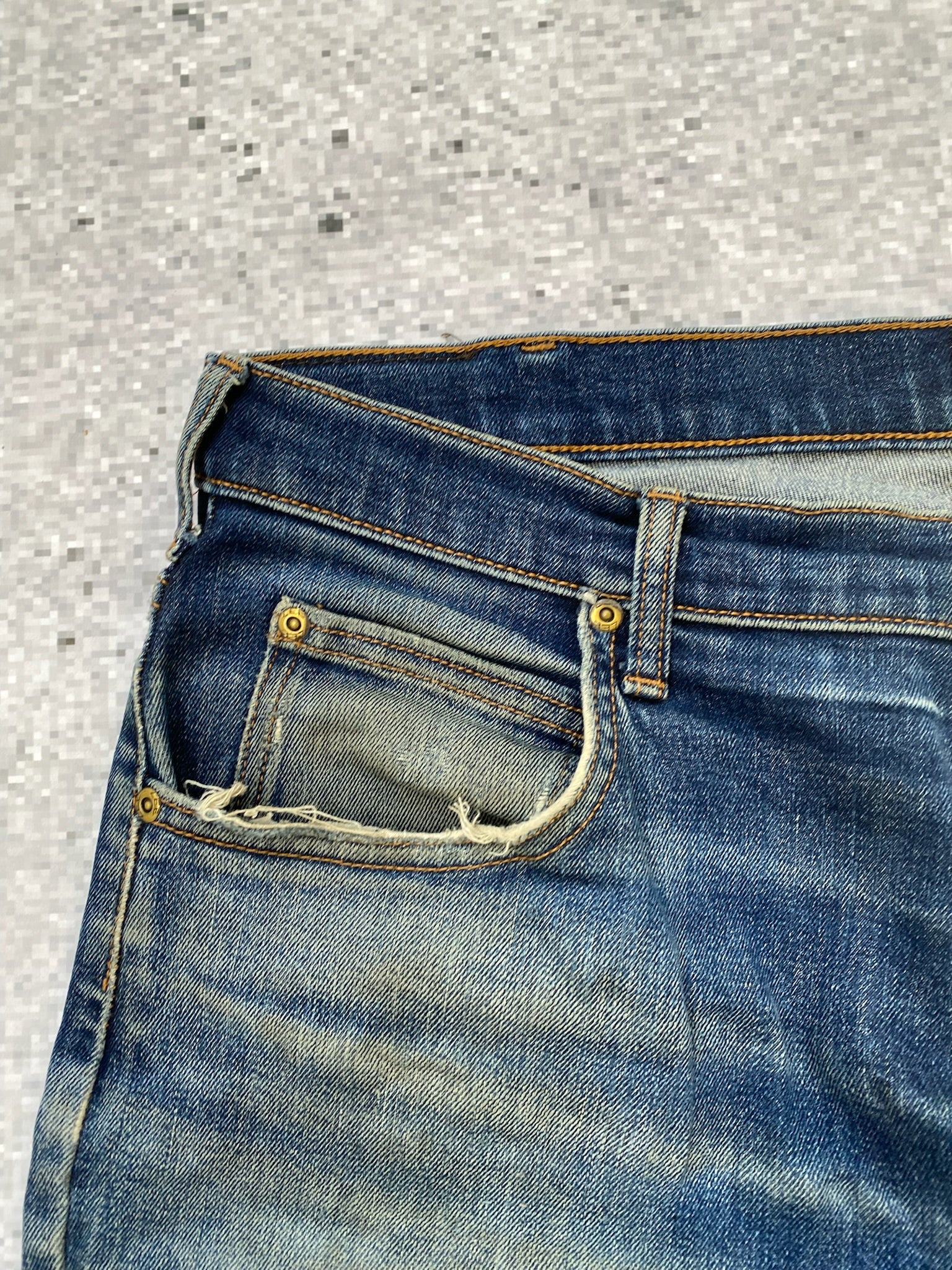 2000s Lee DENVER distressed stretchy bootcut jeans